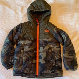 Boys 6 The North Face Jacket - REVERSIBLE